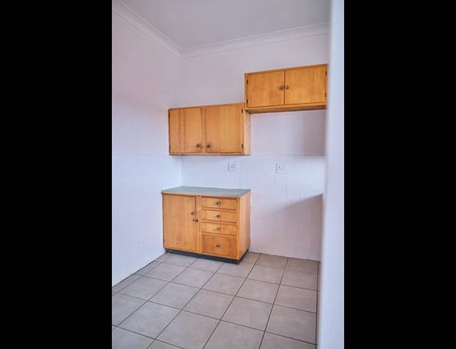 2 BEDROOM PROPERTY TO RENT IN FLORIDA LAKE